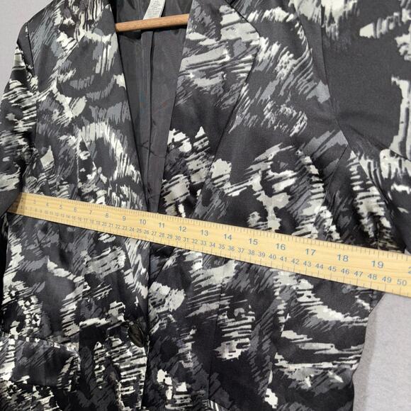 Chico’s Silk Blend Black Blazer Sz 1 M Jacket Artsy Statement Black White Luxe - Picture 7 of 8